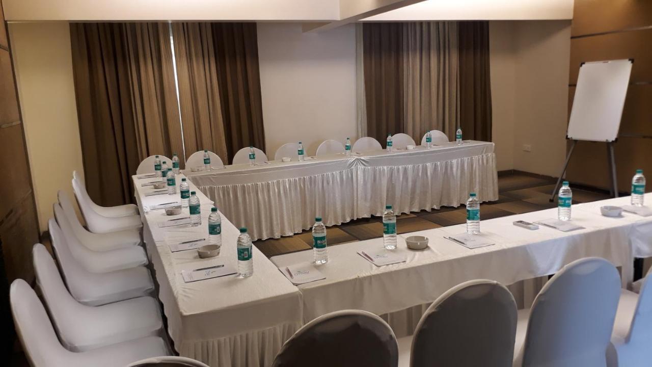 Hotel Utsav Deluxe Pune Exterior foto