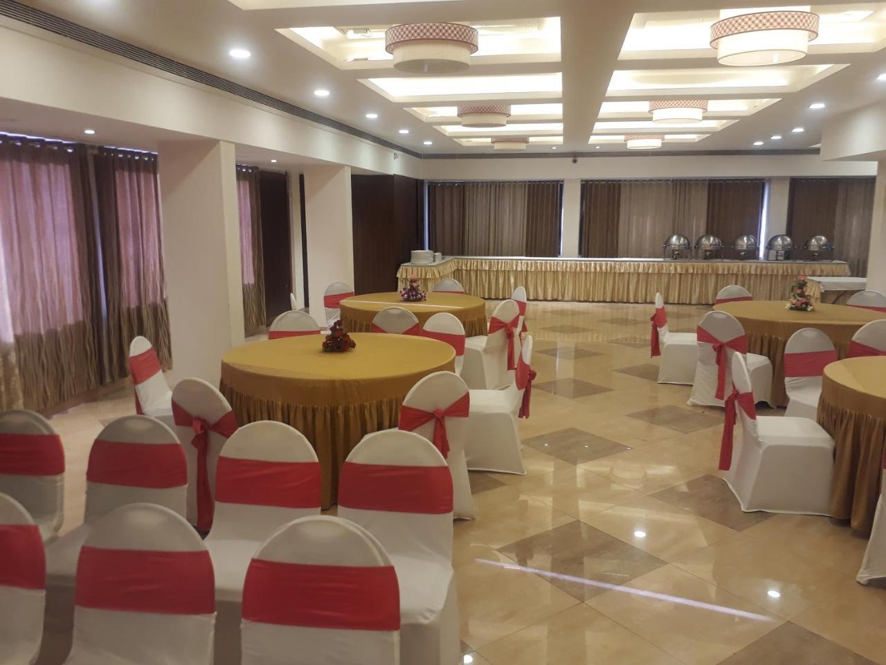 Hotel Utsav Deluxe Pune Exterior foto