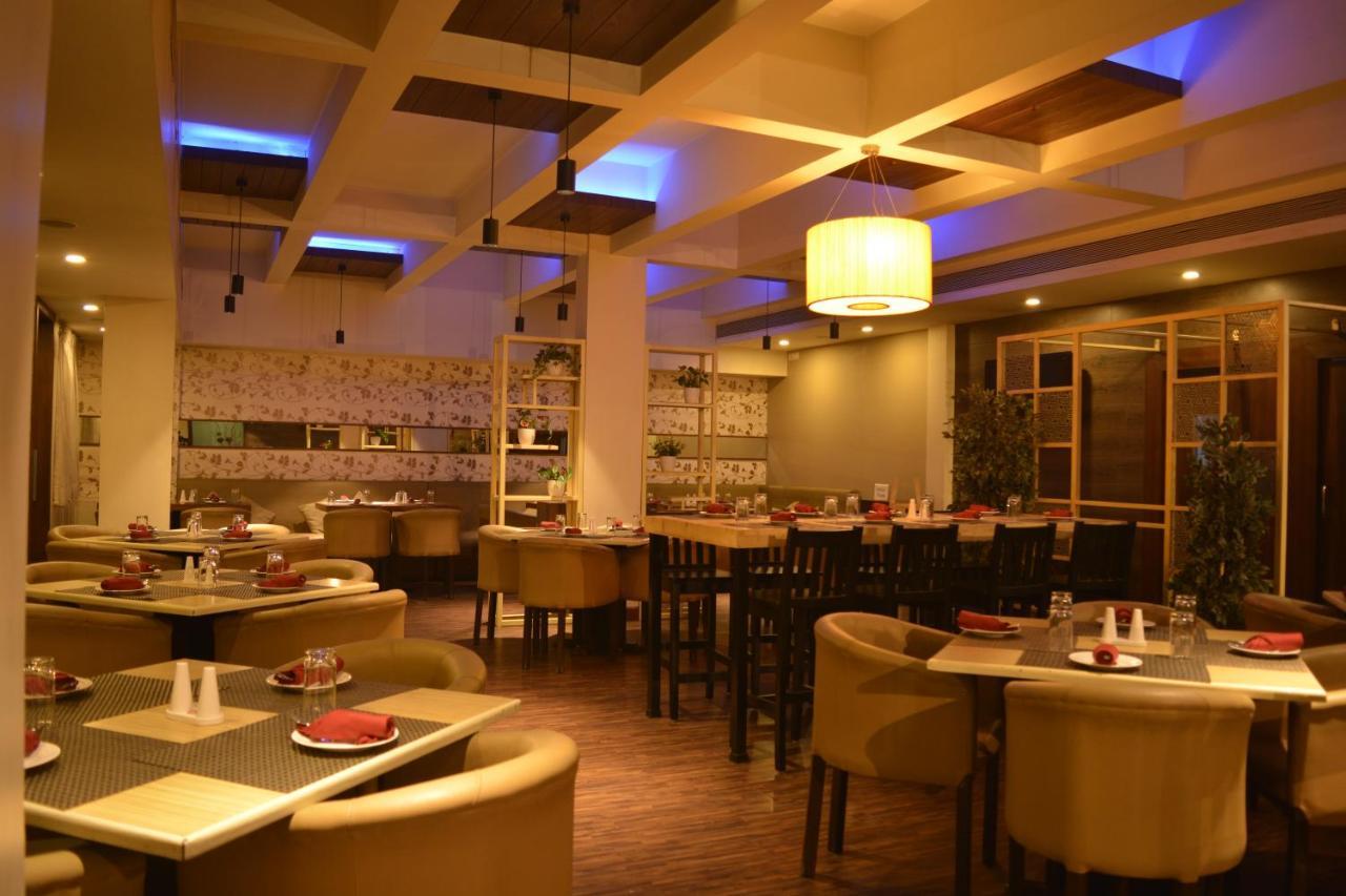 Hotel Utsav Deluxe Pune Exterior foto