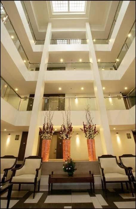 Hotel Utsav Deluxe Pune Exterior foto