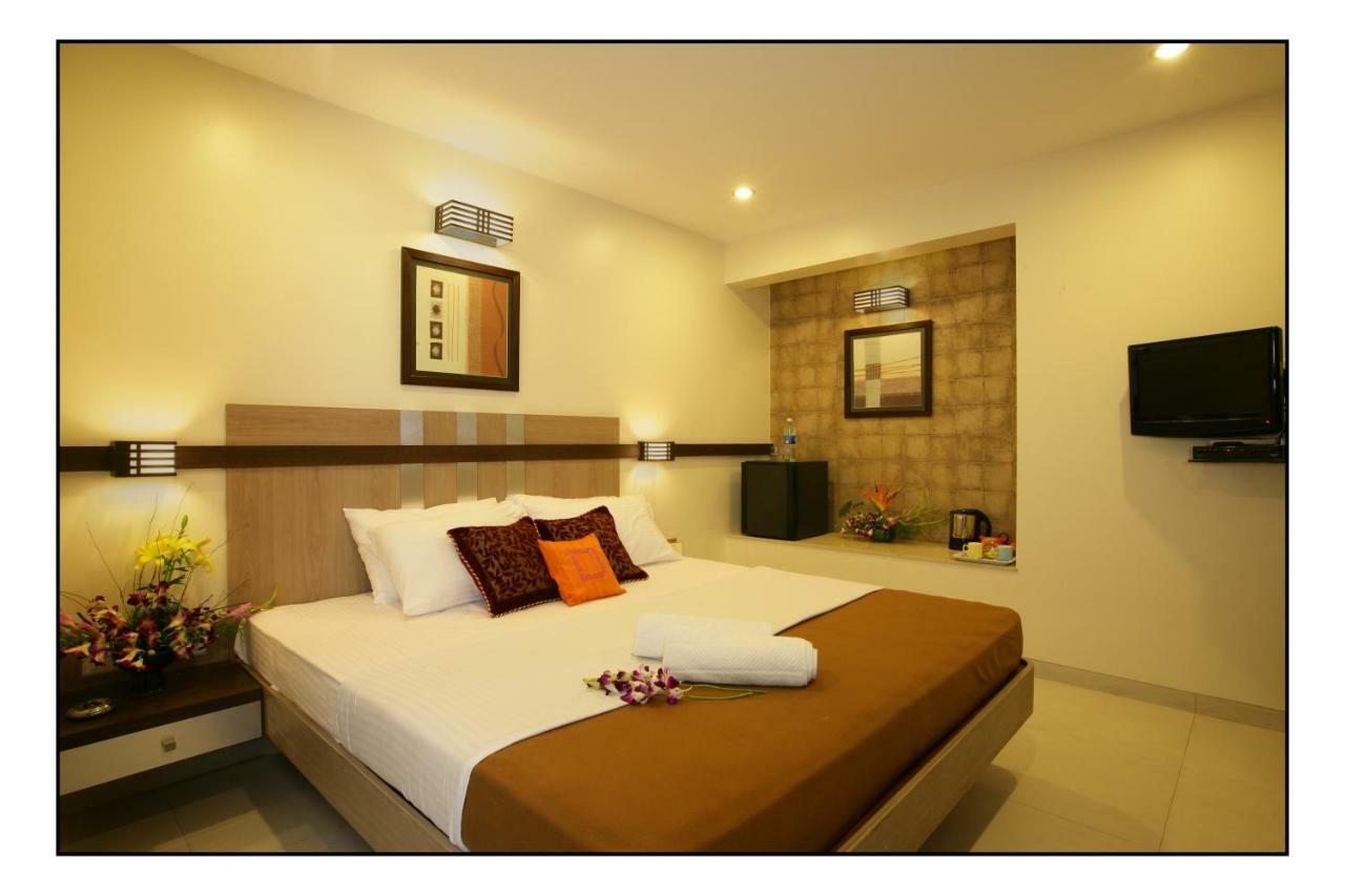 Hotel Utsav Deluxe Pune Exterior foto